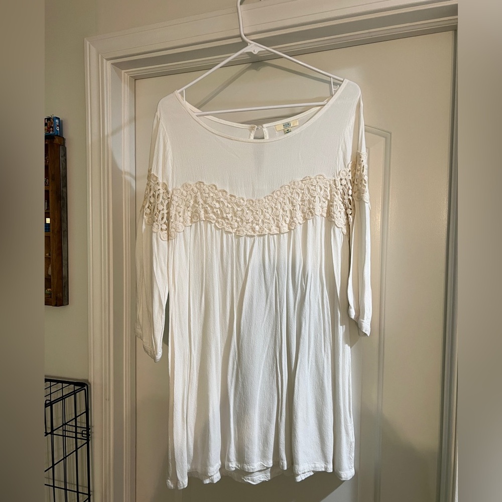 Kori lace design blouse white and cream
